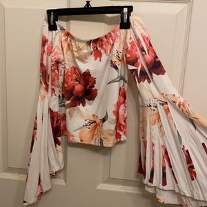 Floral off-shoulder top. Size XS.